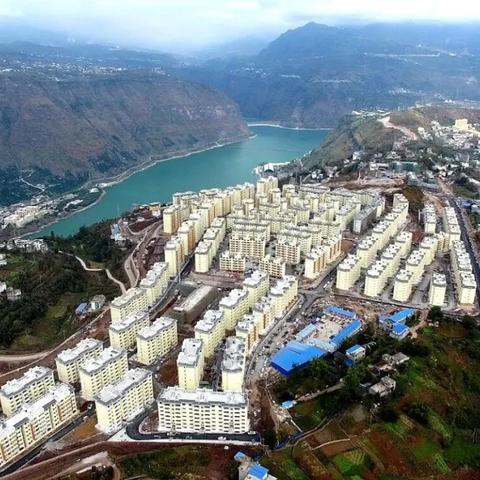 迷失蔚蓝游戏：探索未知大陆，解开神秘谜团，重返家园的冒险之旅