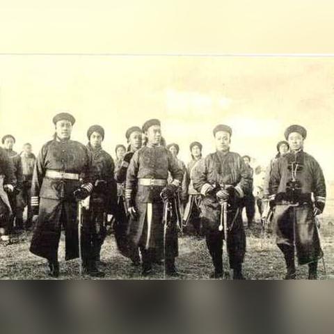 勇者之路：我如何将艰辛的冒险人生活成了无数世界各朝代的王者