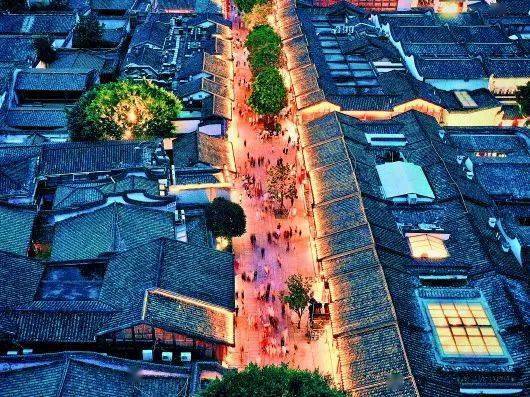 (都市文化中的现代中国)楼宇之上，庙堂之下，探寻现代都市与传统文化的碰撞与融合